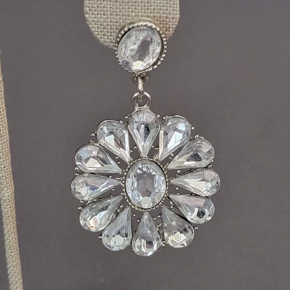 Womens Silver Tone Clear Crystal Teardrop Flower Fashion Dangle Earring 2 1/2 in - Picture 2 of 5